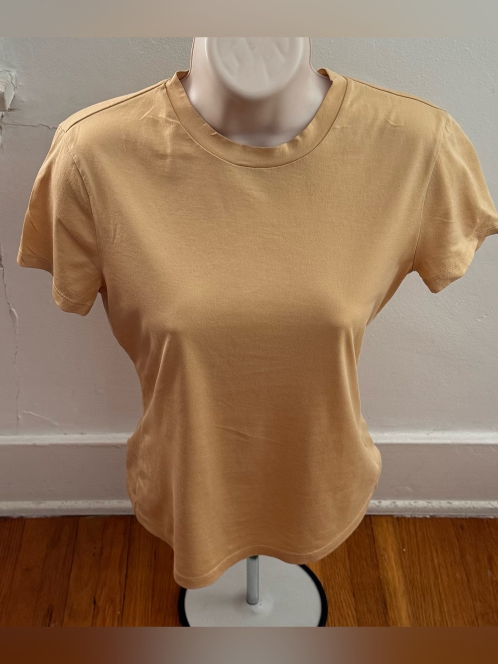 Theory Short Sleeve Apex Crewneck Tee in Mustard Yellow tan, size S pima cotton